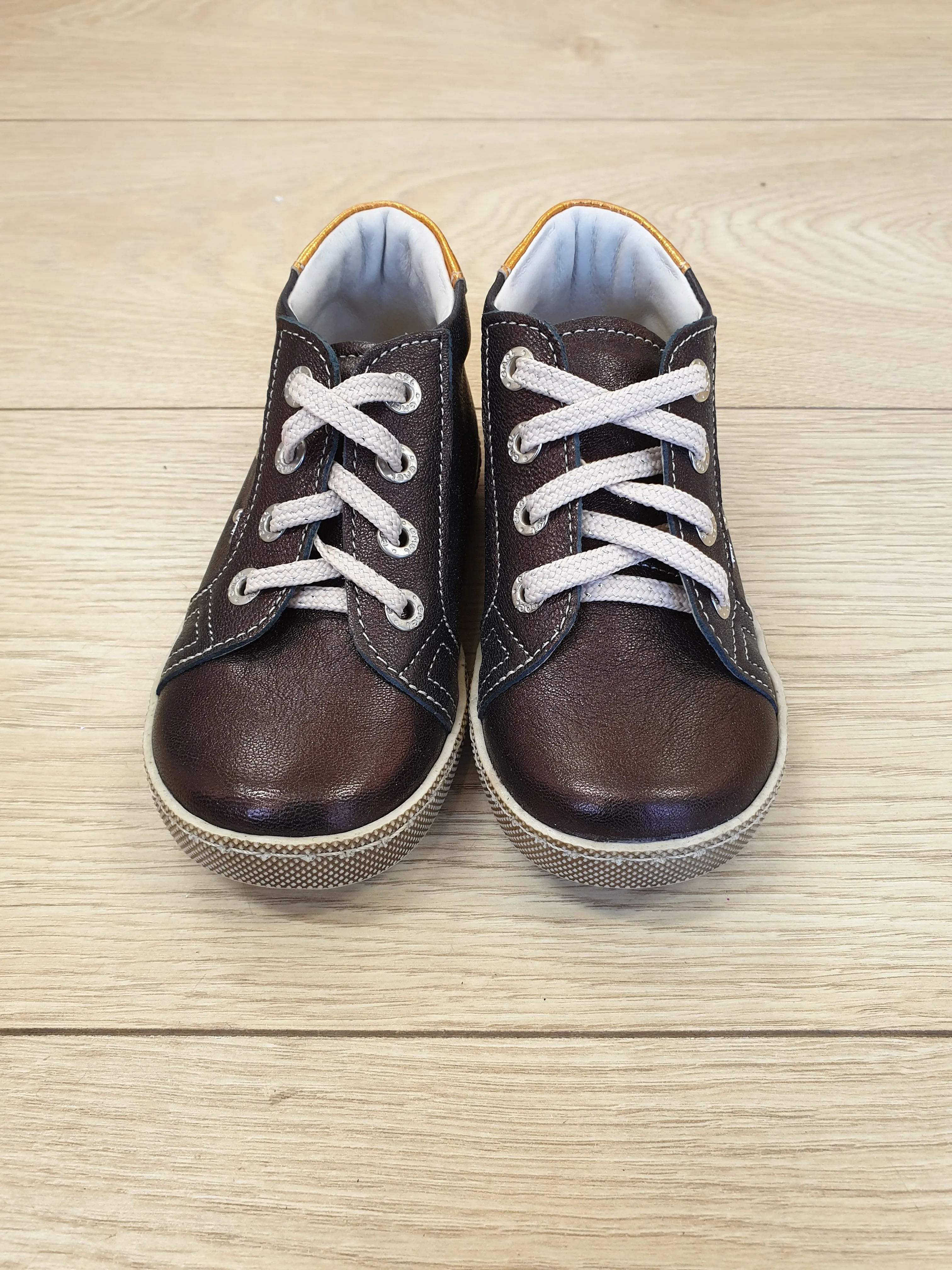 (2591-3) Brown shiny Lace Up Trainers